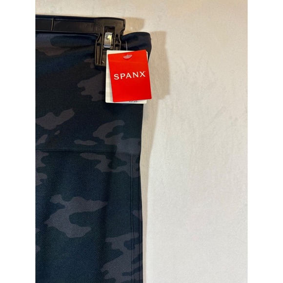 NEW SPANX L (10-12) High Waist Black Camo Seamless Look-At-Me Now Leggings C10 - Picture 2 of 6